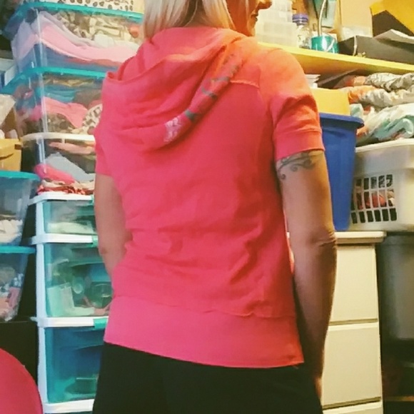 Pink short sleeved Fox hoodie - Picture 4 of 8